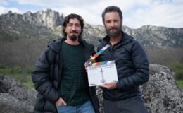 O DIÁRIO DE UM MAGO. Johnny Massaro as Paulo, Rodrigo Santoro as Petrus in O Diário de Um Mago. Cr. Marcelo Maragni/Netflix © 2026